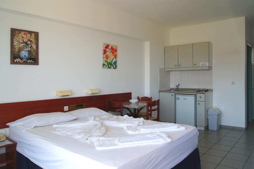 Seafront Beach Hotel Apartments Rethymno  Exterior photo